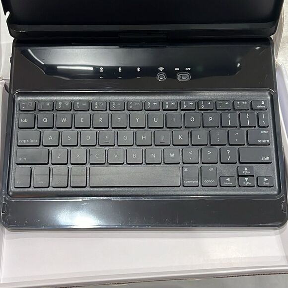iPad Air Flip Turn Keyboard Case by iGEAR NWT - Picture 4 of 11
